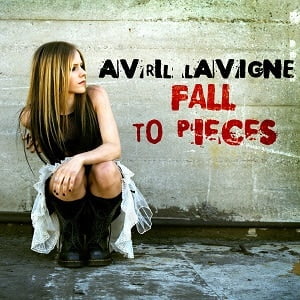 اجرای زنده Avril Lavigne - Fall To Pieces
