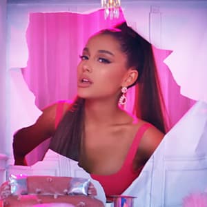 موزیک ویدیو Ariana Grande - 7 rings با زیرنویس فارسی