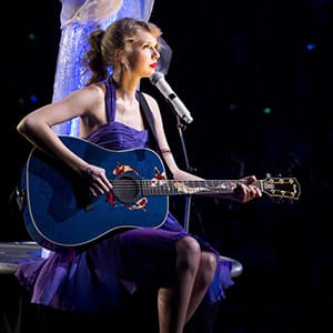 اجرای زنده Taylor Swift - Sweet Escape(cover Gwen Stefani)
