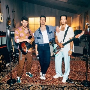 موزیک ویدیو Jonas Brothers - Who's In Your Head با زیرنویس