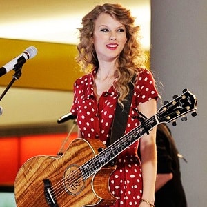 اجرای زنده تیلور سوییفت Taylor Swift Live from T5 - Back to December با زیرنویس