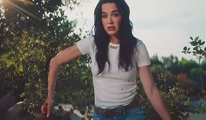 موزیک ویدیو چسب زخم کیتی پری Katy Perry - bandaids با زیرنویس دوزبانه