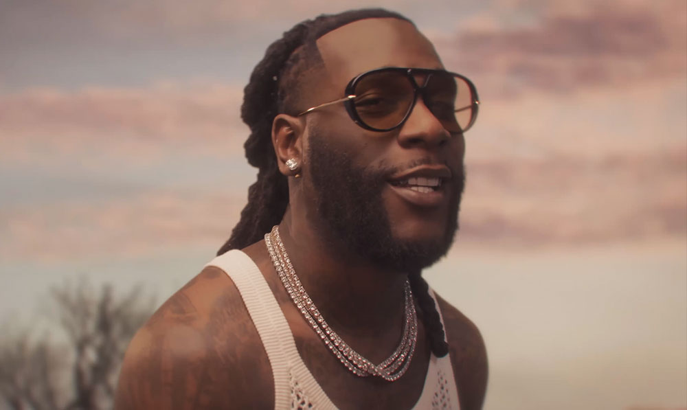 ترجمه اهنگ دای دای از شکیرا Shakira and Burna Boy - Dai Dai