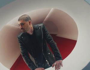 متن و ترجمه اهنگ خارجی EYES CLOSED