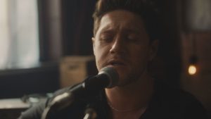 اجرای زنده End of an Era از Niall Horan با زیرنویس فارسی و انگلیسی